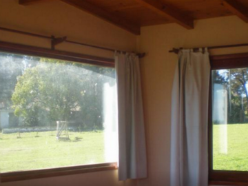 MODERNO CHALET SOBRE 4162 METROS DE LOTE. POSIBILIDAD DE 1 LOTE MAS.