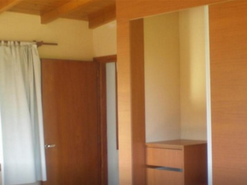 MODERNO CHALET SOBRE 4162 METROS DE LOTE. POSIBILIDAD DE 1 LOTE MAS.