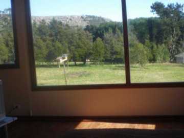 MODERNO CHALET SOBRE 4162 METROS DE LOTE. POSIBILIDAD DE 1 LOTE MAS.