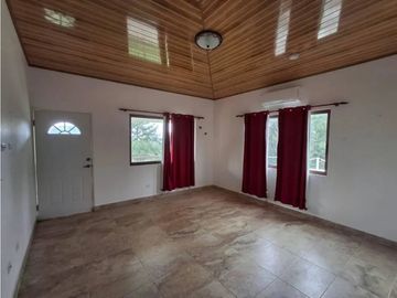 ALQUILER O VENTA DE CASA CON PISCINA EN ALTOS DEL MARIA