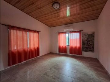 ALQUILER O VENTA DE CASA CON PISCINA EN ALTOS DEL MARIA