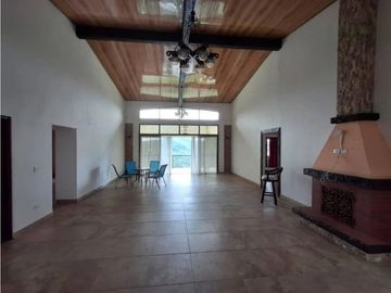 ALQUILER O VENTA DE CASA CON PISCINA EN ALTOS DEL MARIA