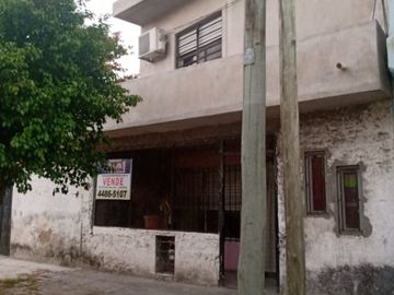 Casa en venta en Isidro Casanova