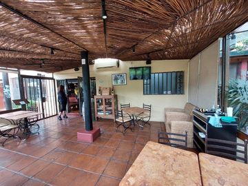Divino restaurante operando con todos los permisos en venta