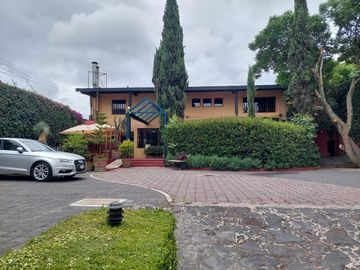 Divino restaurante operando con todos los permisos en venta
