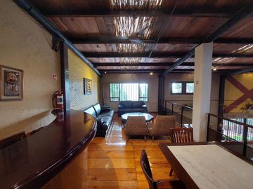 Divino restaurante operando con todos los permisos en venta