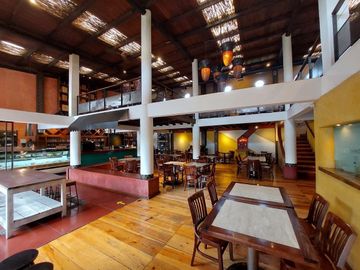 Divino restaurante operando con todos los permisos en venta