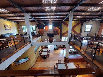Divino restaurante operando con todos los permisos en venta