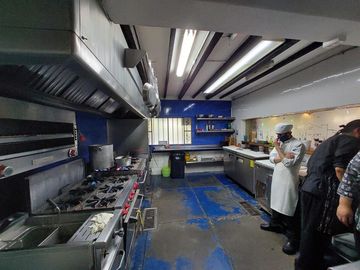 Divino restaurante operando con todos los permisos en venta
