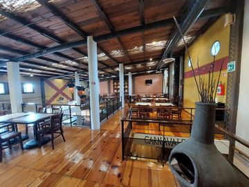 Divino restaurante operando con todos los permisos en venta