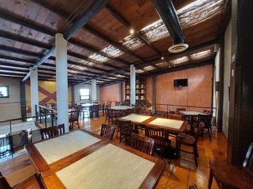 Divino restaurante operando con todos los permisos en venta