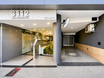 ALMAGRO. Av. CORRIENTES al 3100. Gran Ambiente en Edificio con Full Amenities