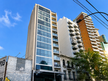 ALMAGRO. Av. CORRIENTES al 3100. Gran Ambiente en Edificio con Full Amenities