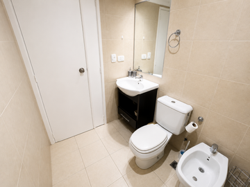 ALMAGRO. Av. CORRIENTES al 3100. Gran Ambiente en Edificio con Full Amenities