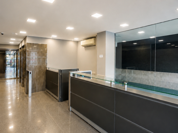 ALMAGRO. Av. CORRIENTES al 3100. Gran Ambiente en Edificio con Full Amenities