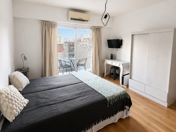 ALMAGRO. Av. CORRIENTES al 3100. Gran Ambiente en Edificio con Full Amenities