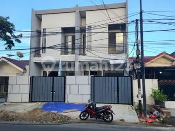 Rumah Bangunan Baru Turun Harga Ada Kolam Renang Boulevard Citra Garden