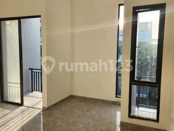 Rumah Bangunan Baru Turun Harga Ada Kolam Renang Boulevard Citra Garden