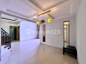 Best Deal Tebet Barat! Akses 2 Mobil 220 M2, Siap Huni