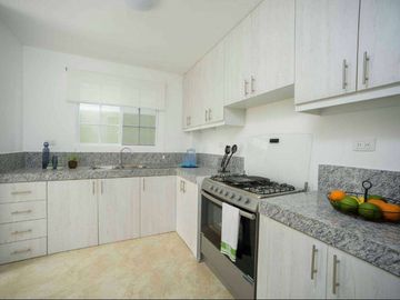 venta de Casa con buenos acabados  en Urb. Casa laguna a 5 minutos del Riocentro  Dorado
