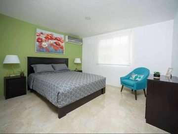 venta de Casa con buenos acabados  en Urb. Casa laguna a 5 minutos del Riocentro  Dorado