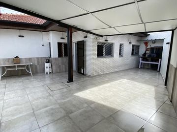 Venta casa 4 ambientes en Lomas del Mirador
