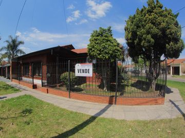 Venta casa 4 ambientes en Lomas del Mirador