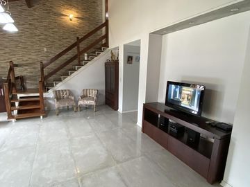 Venta casa 4 ambientes en Lomas del Mirador
