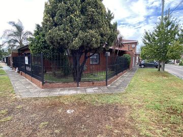 Venta casa 4 ambientes en Lomas del Mirador