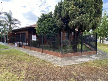 Venta casa 4 ambientes en Lomas del Mirador