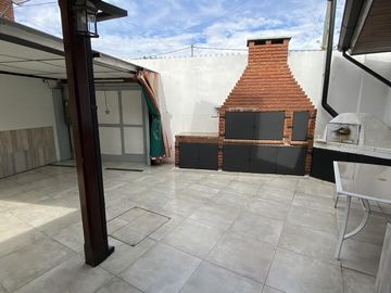 Venta casa 4 ambientes en Lomas del Mirador