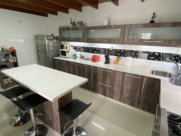 Venta casa 4 ambientes en Lomas del Mirador