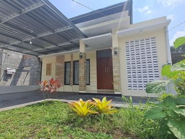 RUMAH CANTIK TIPE BESAR HANYA 4 KILOMETER KE ALUN - ALUN WATES