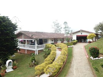 casa en venta en el carmen. Cod V16147