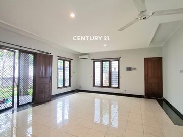 Disewakan Rumah Mewah Asri Ada Swimming Pool Di Puri Bintaro