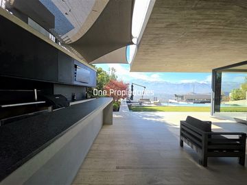 Casa en venta con Diseño Tecnologia y lujo La Dehesa Oneprop