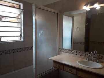 SE VENDE PISO COMPLETO EN ZONA CENTRO