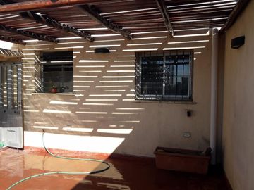 SE VENDE PISO COMPLETO EN ZONA CENTRO