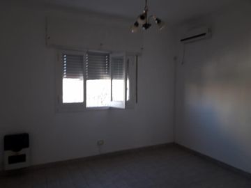 SE VENDE PISO COMPLETO EN ZONA CENTRO