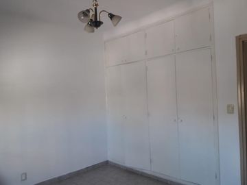 SE VENDE PISO COMPLETO EN ZONA CENTRO