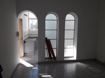 SE VENDE PISO COMPLETO EN ZONA CENTRO