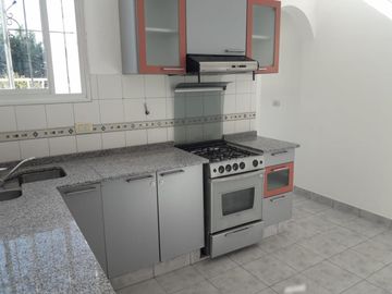 SE VENDE PISO COMPLETO EN ZONA CENTRO