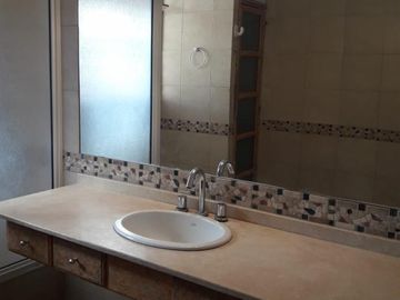 SE VENDE PISO COMPLETO EN ZONA CENTRO