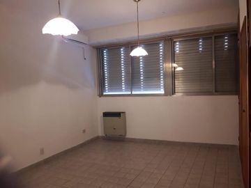 SE VENDE PISO COMPLETO EN ZONA CENTRO