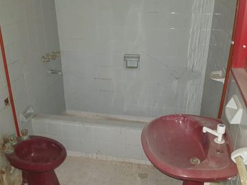 Propiedad en lote propio ubicado en el barrio parque sur horeis próximo Av. marquez