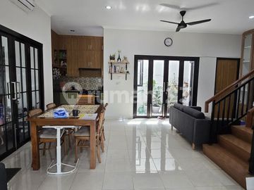 Rumah Tidak Nempel Tetangga di Kencana Loka BSD City