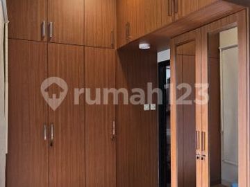 Rumah Tidak Nempel Tetangga di Kencana Loka BSD City