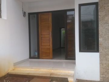 Rumah baru 2 lantai siap huni lokasi super strategis di rawamangun