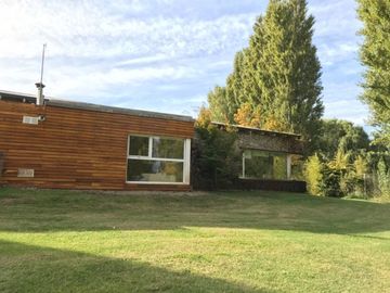 Neuquen. Plottier. Venta. Predio con Casa 3 dormitorios. Piscina