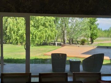 Neuquen. Plottier. Venta. Predio con Casa 3 dormitorios. Piscina